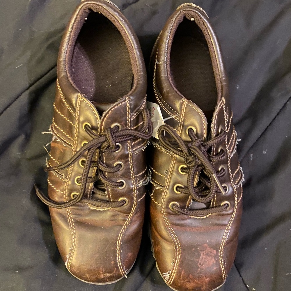 Boys Youth Size 4 1/2 brown casual shoe